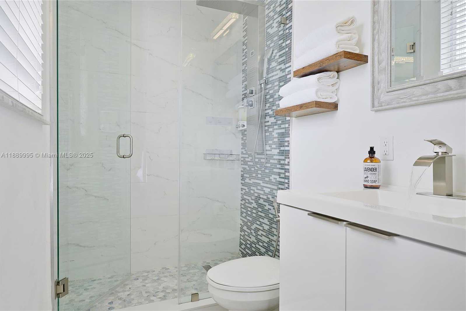 Small Image of 17933 NORTH WEST 87TH PL, Hialeah Number 33