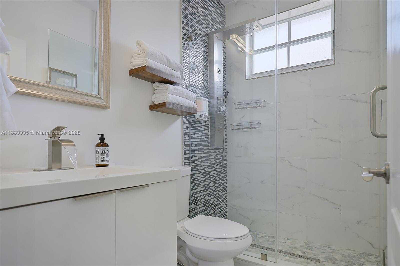 Small Image of 17933 NORTH WEST 87TH PL, Hialeah Number 34