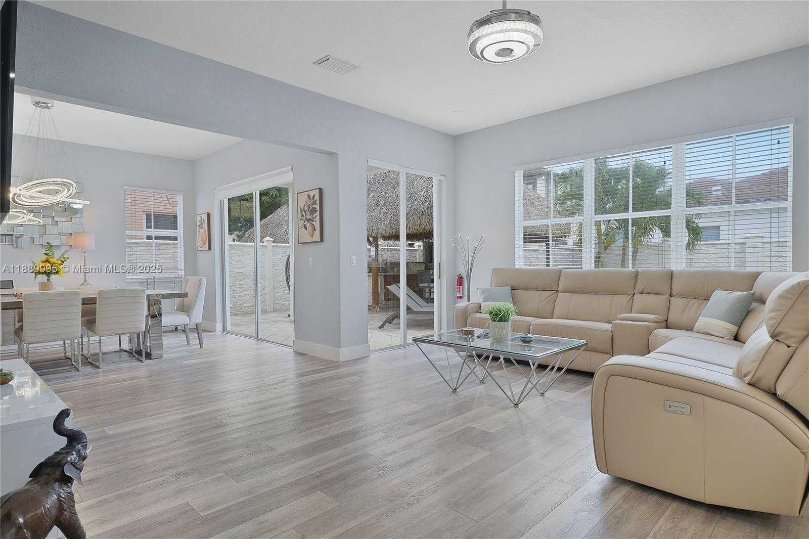 Small Image of 17933 NORTH WEST 87TH PL, Hialeah Number 4