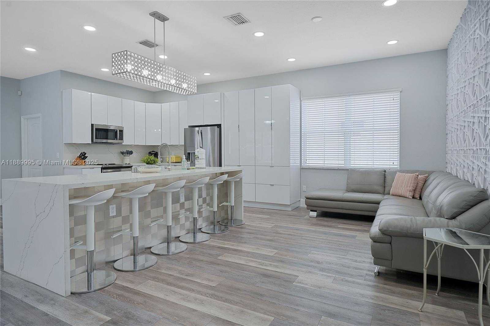 Small Image of 17933 NORTH WEST 87TH PL, Hialeah Number 5