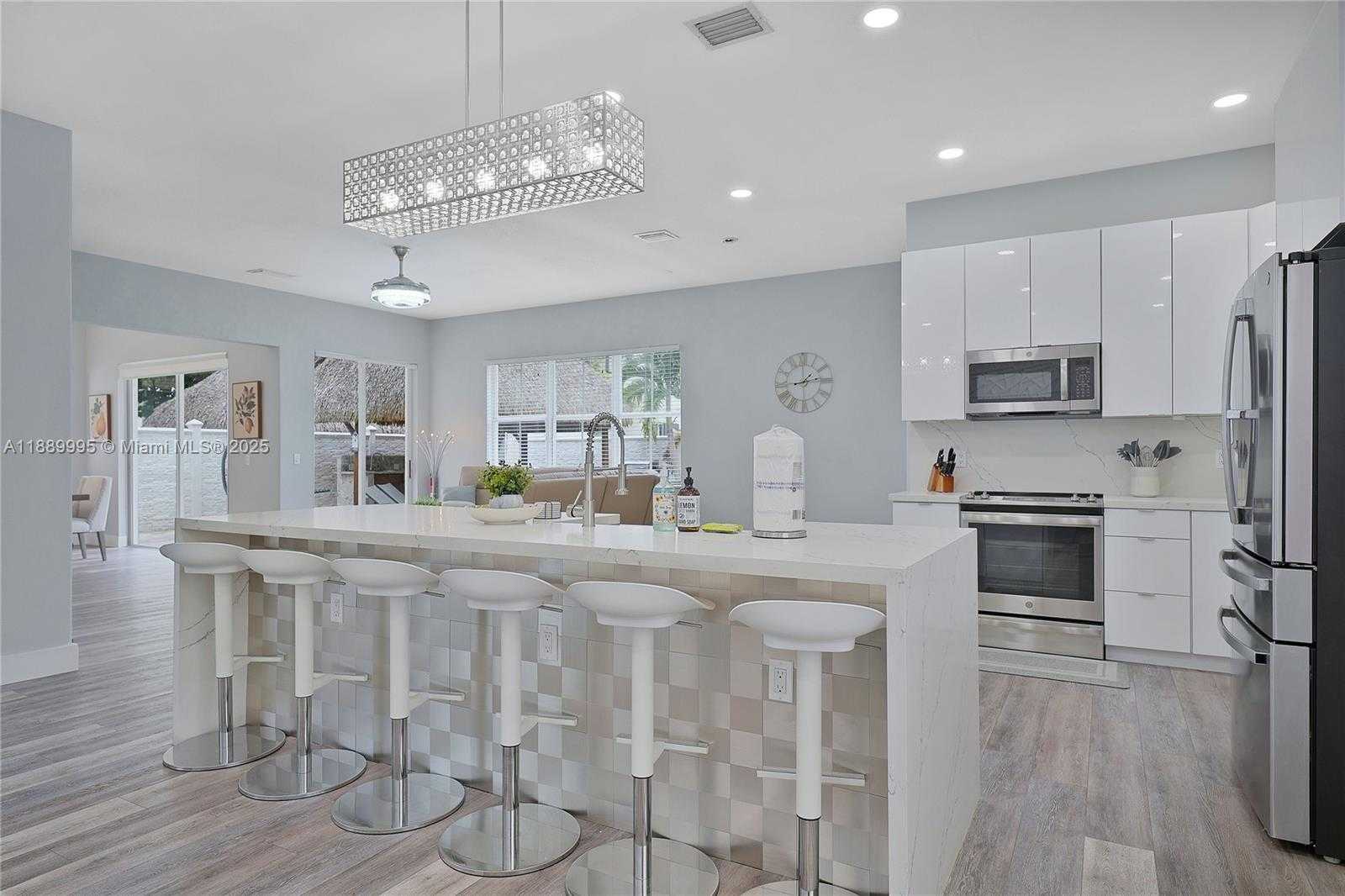 Small Image of 17933 NORTH WEST 87TH PL, Hialeah Number 6