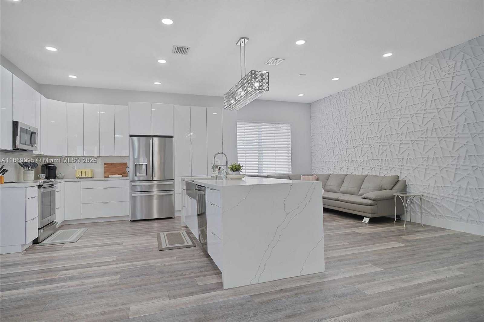 Small Image of 17933 NORTH WEST 87TH PL, Hialeah Number 8