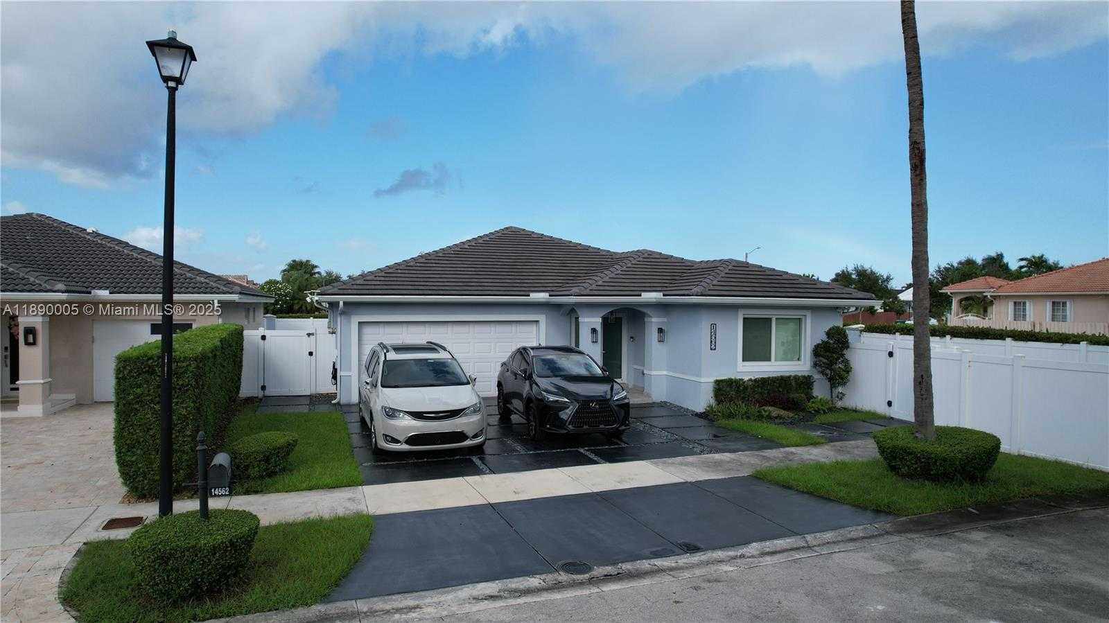 Small Image of 14562 NORTH WEST 88TH PL, Miami Lakes Number 5