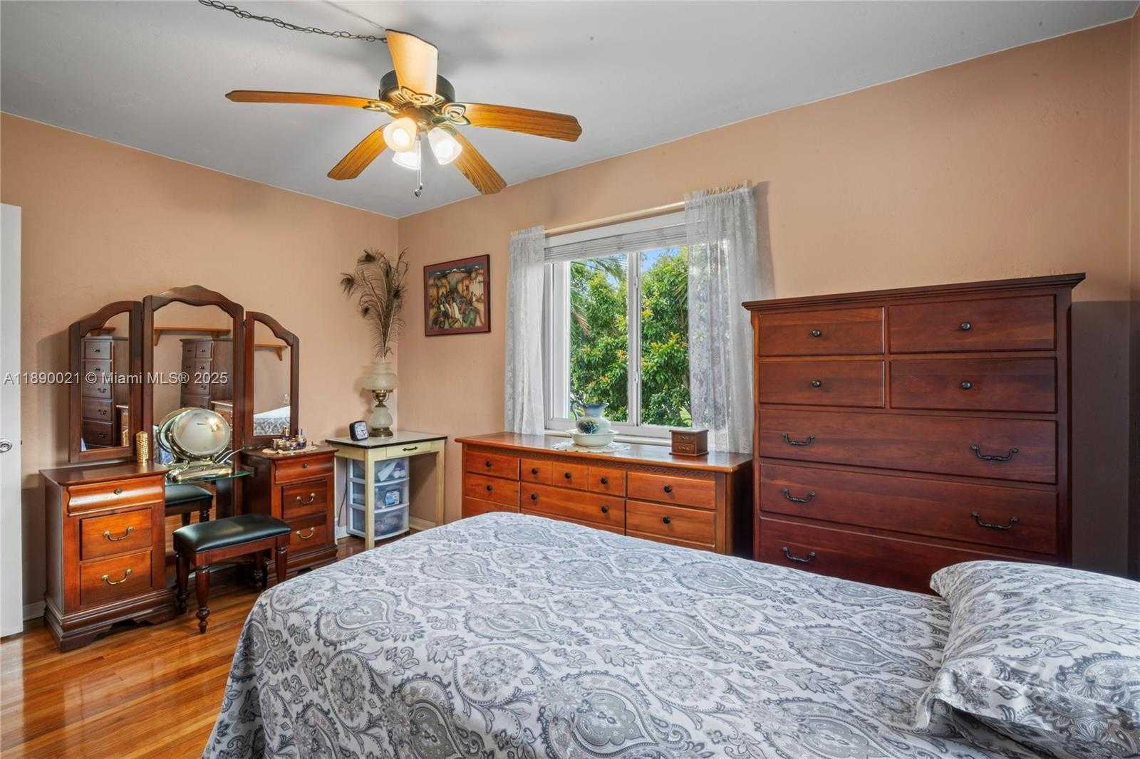 Small Image of 16530 SOUTH WEST 232ND ST, Miami Number 35