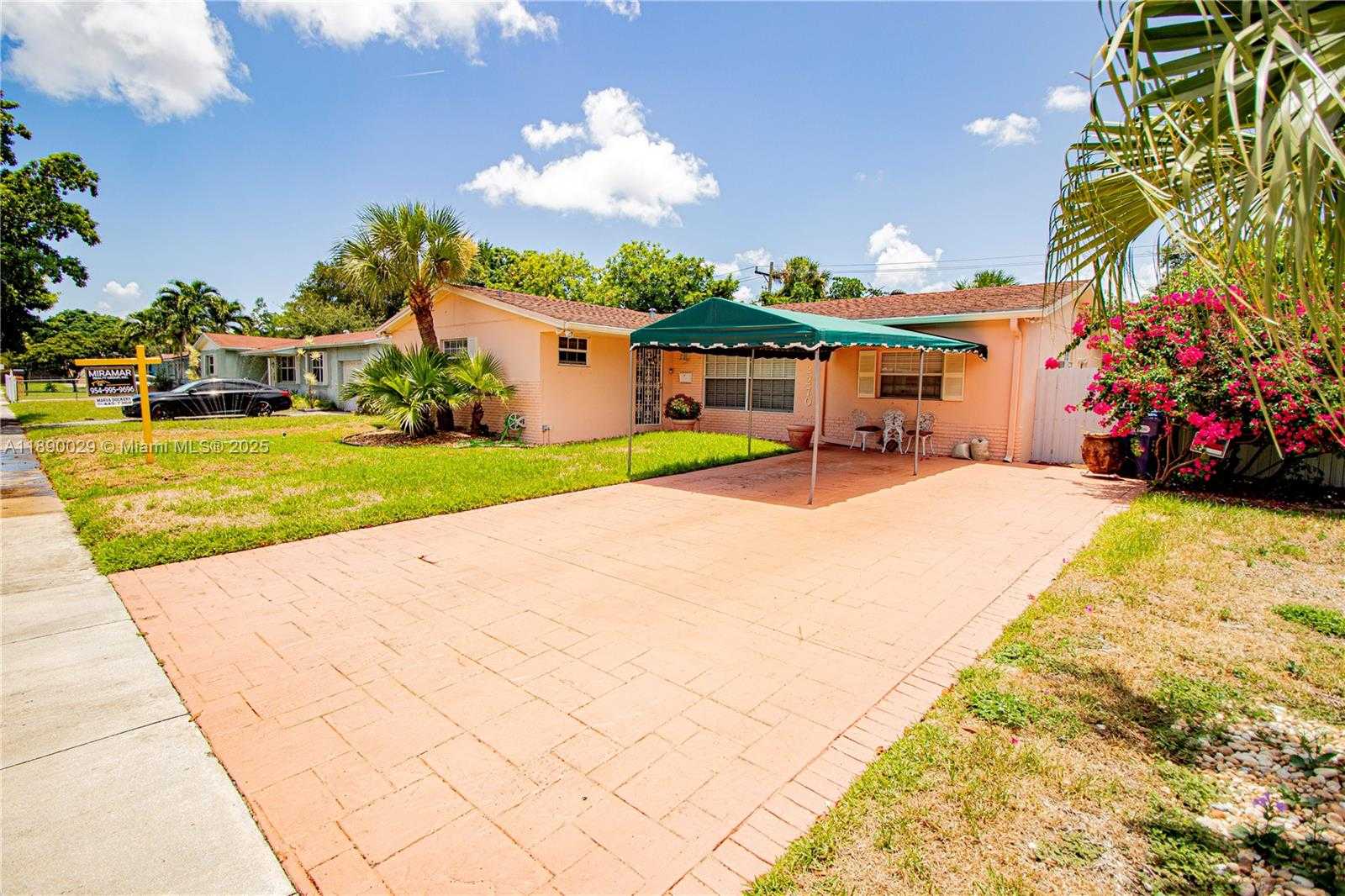 Small Image of 2270 NORTH WEST 196TH TER, Miami Gardens Number 2