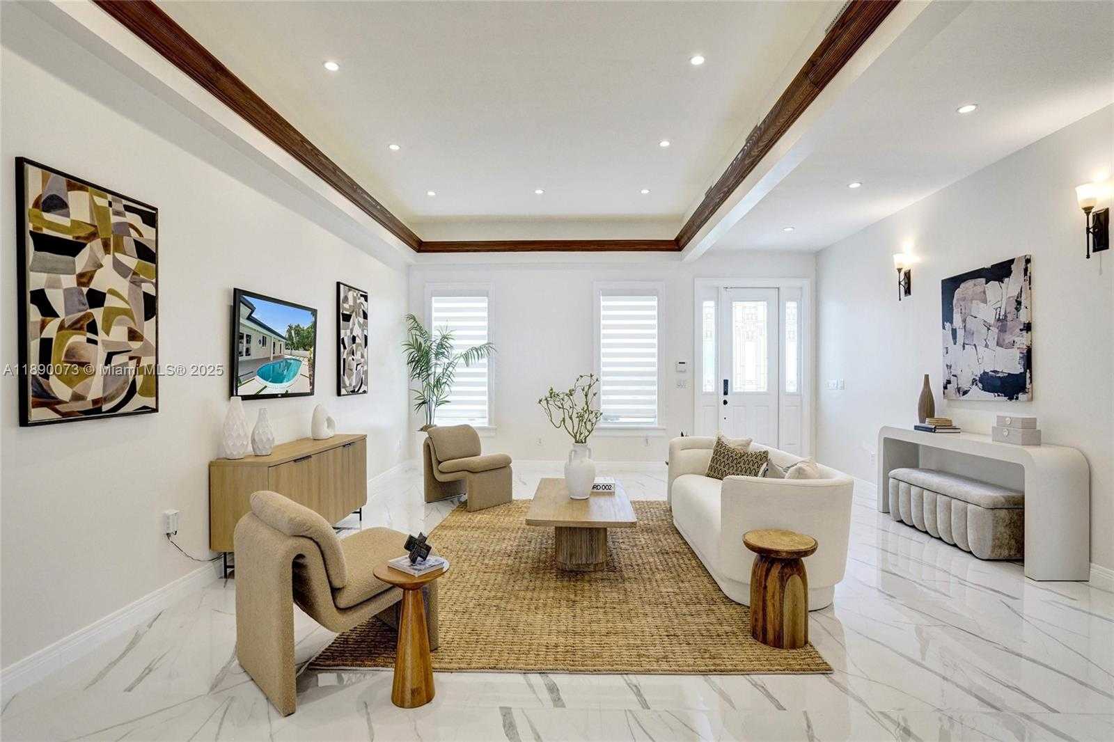 Small Image of 300 WEST CHAMINADE DR, Hollywood Number 13