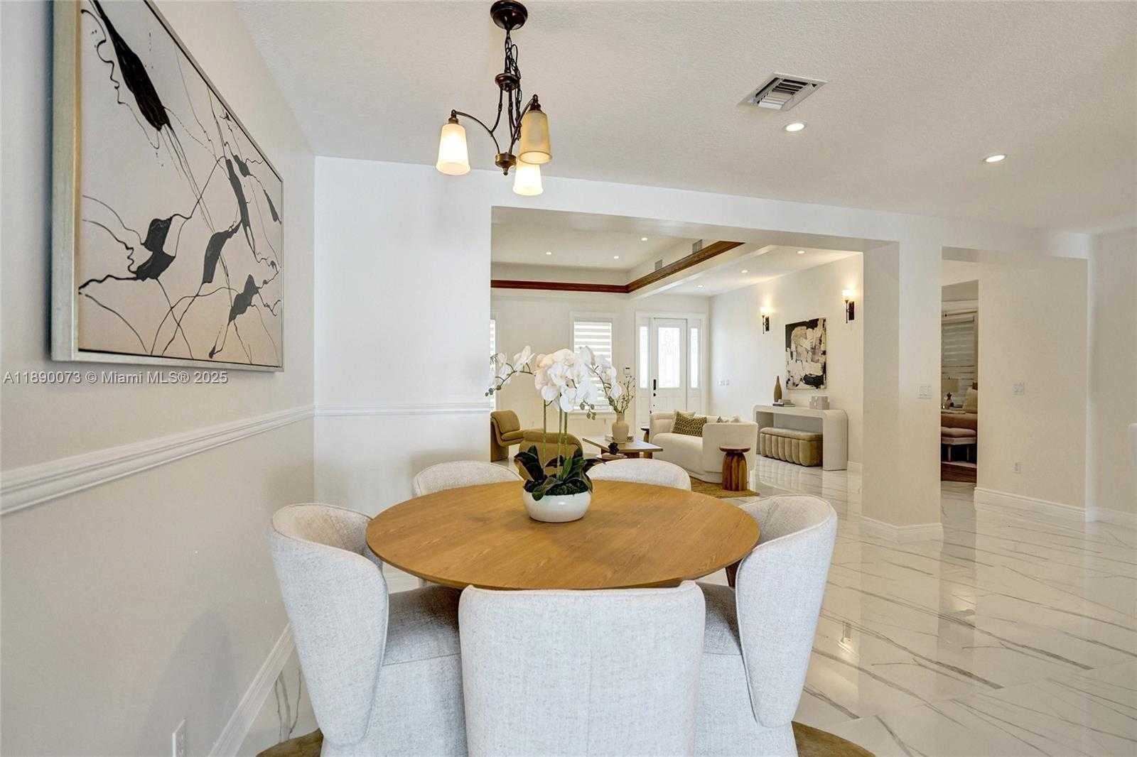 Small Image of 300 WEST CHAMINADE DR, Hollywood Number 15