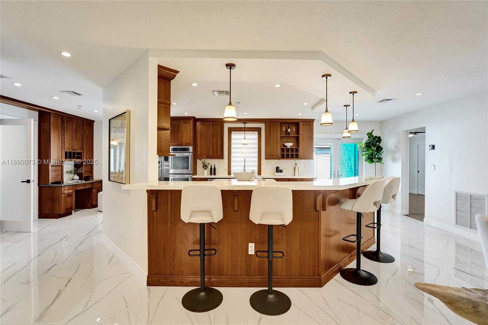 Small Image of 300 WEST CHAMINADE DR, Hollywood Number 16