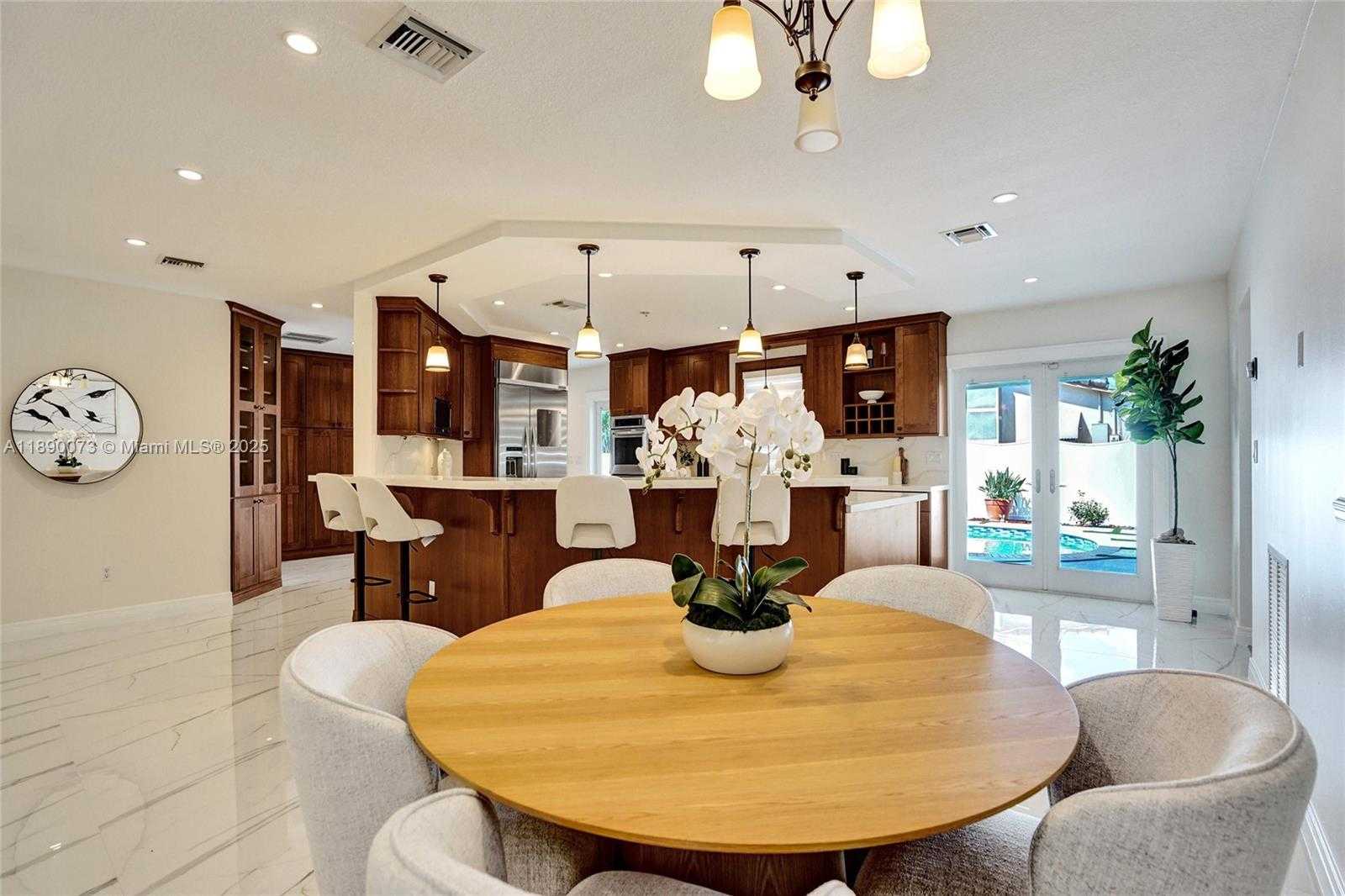 Small Image of 300 WEST CHAMINADE DR, Hollywood Number 17