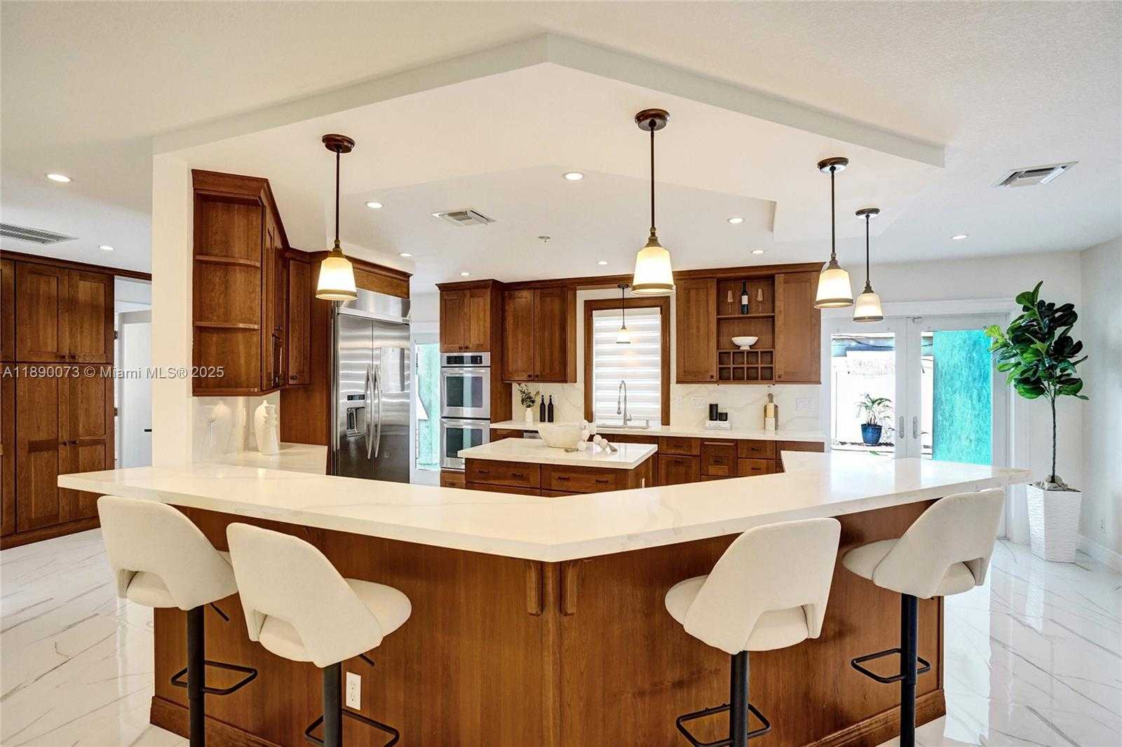 Small Image of 300 WEST CHAMINADE DR, Hollywood Number 19