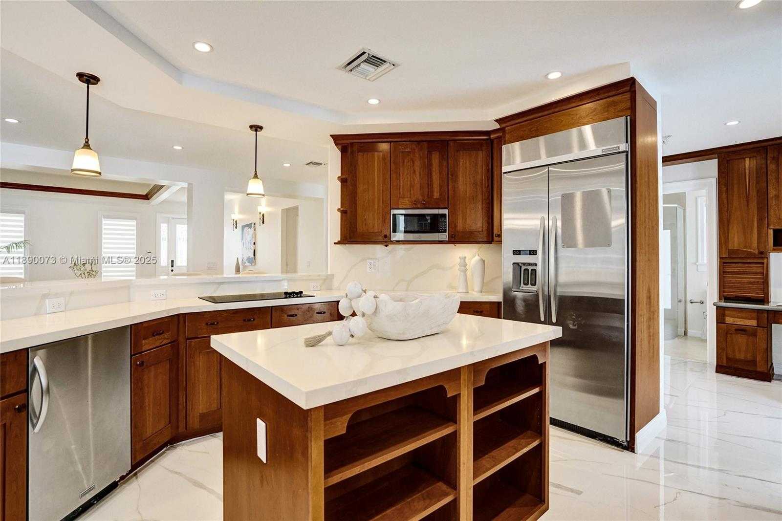Small Image of 300 WEST CHAMINADE DR, Hollywood Number 22