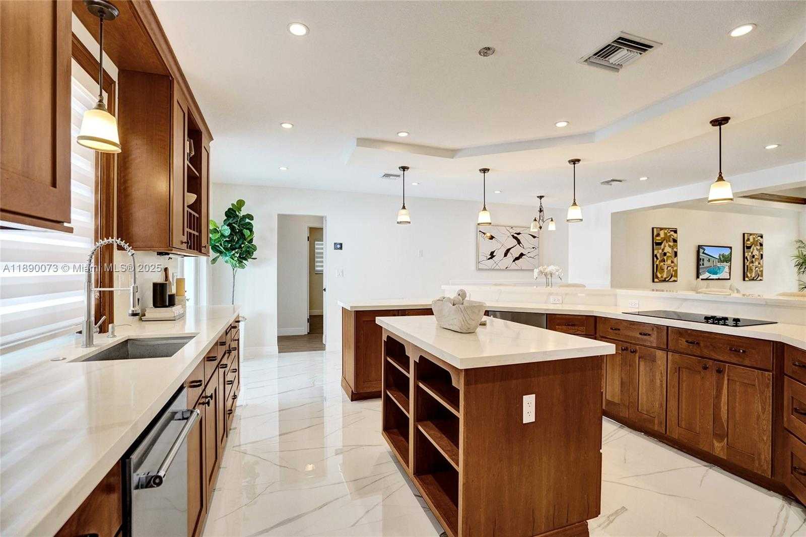 Small Image of 300 WEST CHAMINADE DR, Hollywood Number 24