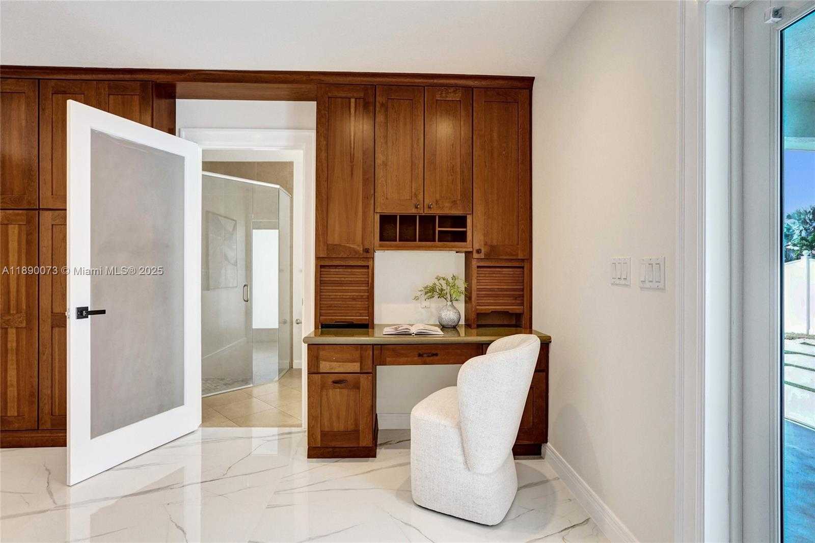 Small Image of 300 WEST CHAMINADE DR, Hollywood Number 27