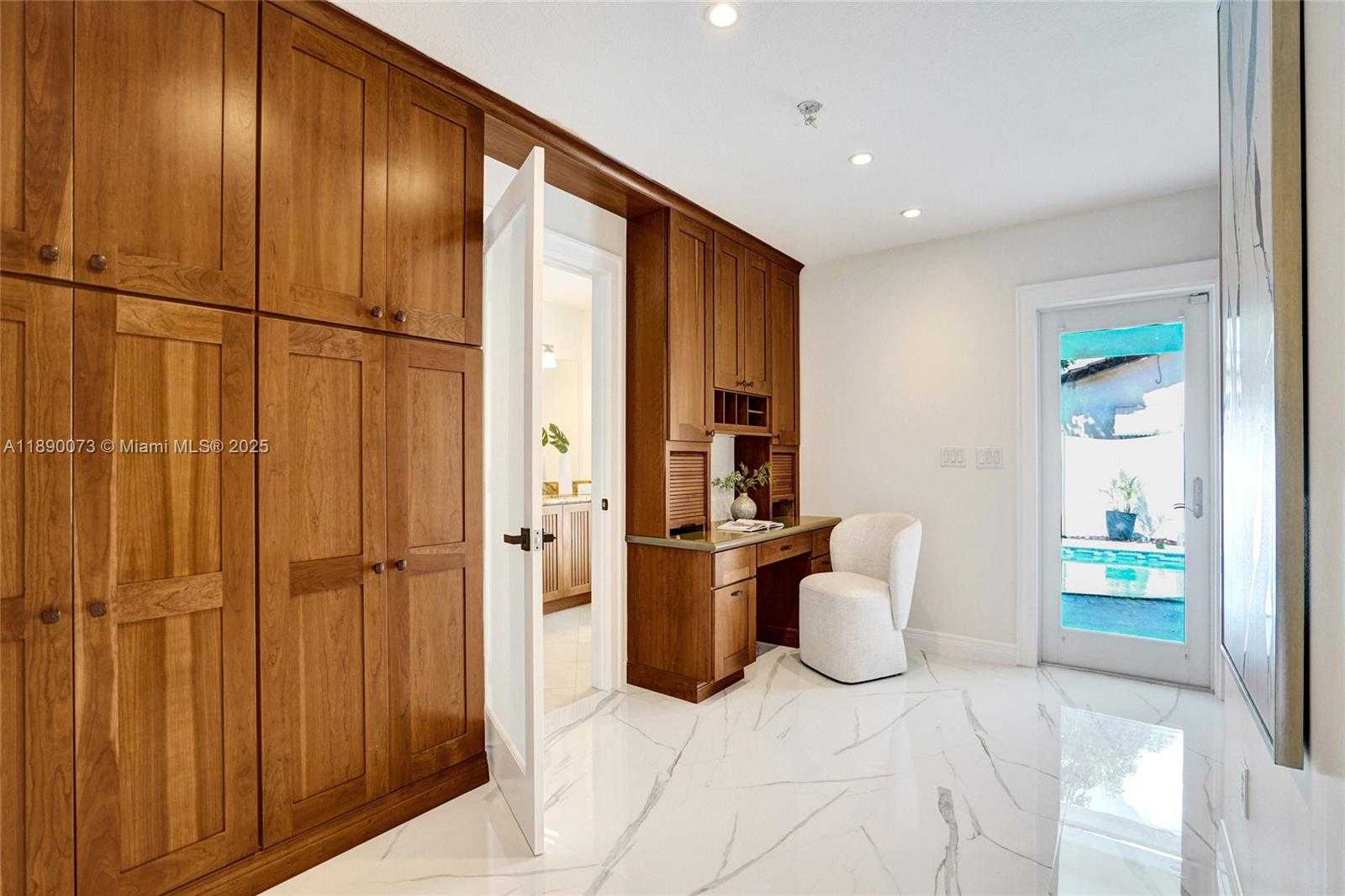 Small Image of 300 WEST CHAMINADE DR, Hollywood Number 28