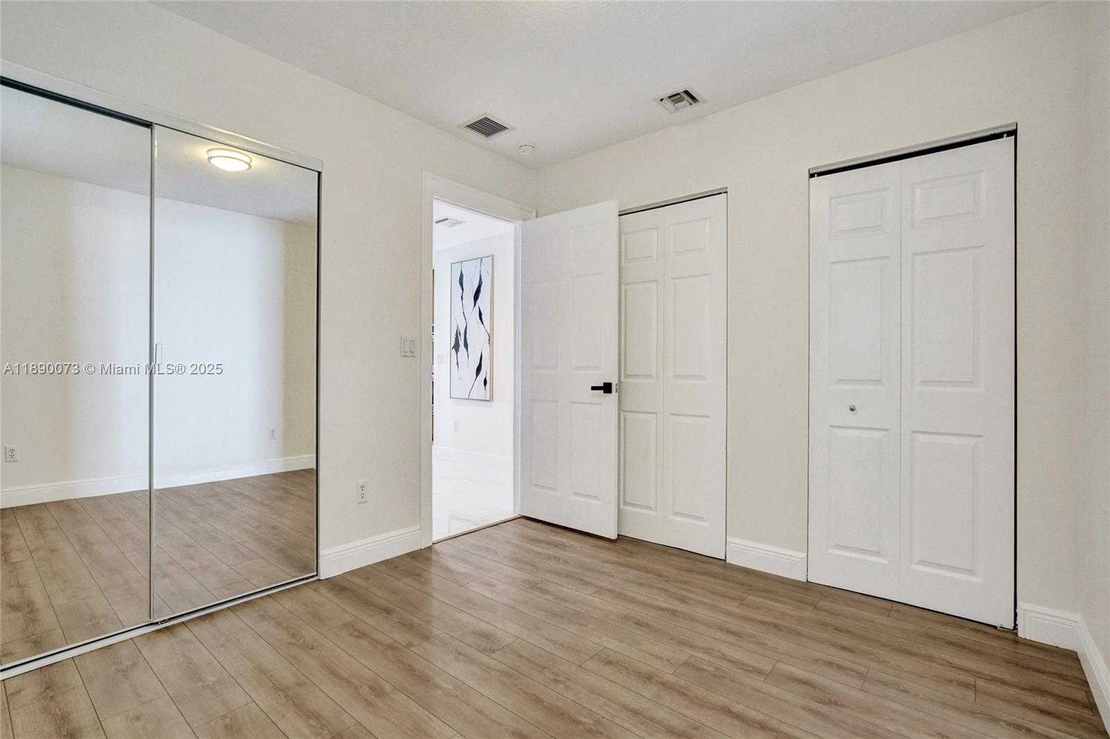 Small Image of 300 WEST CHAMINADE DR, Hollywood Number 30