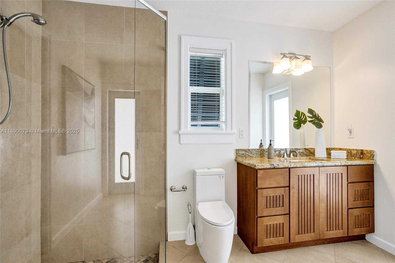 Small Image of 300 WEST CHAMINADE DR, Hollywood Number 32