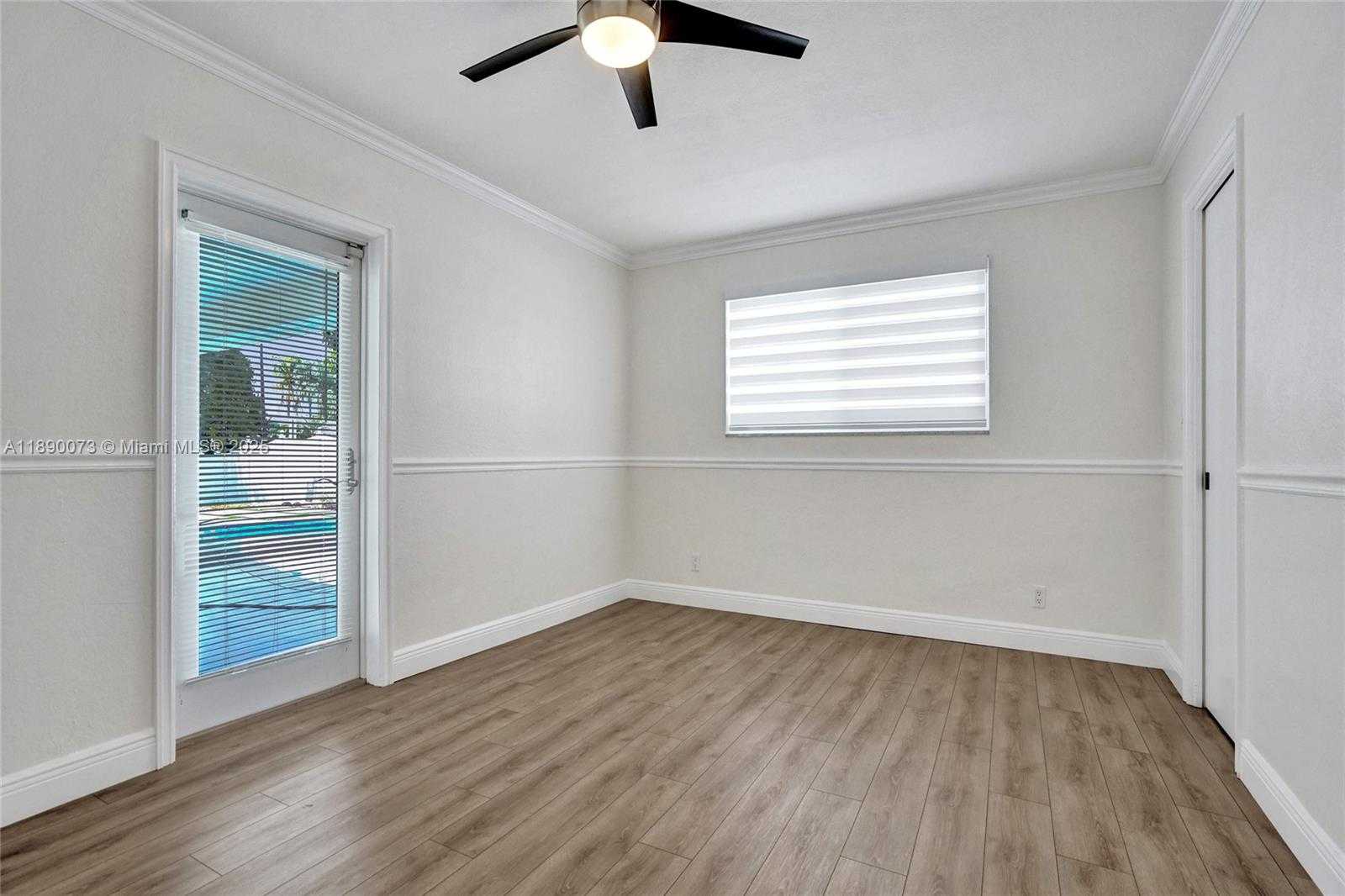 Small Image of 300 WEST CHAMINADE DR, Hollywood Number 35