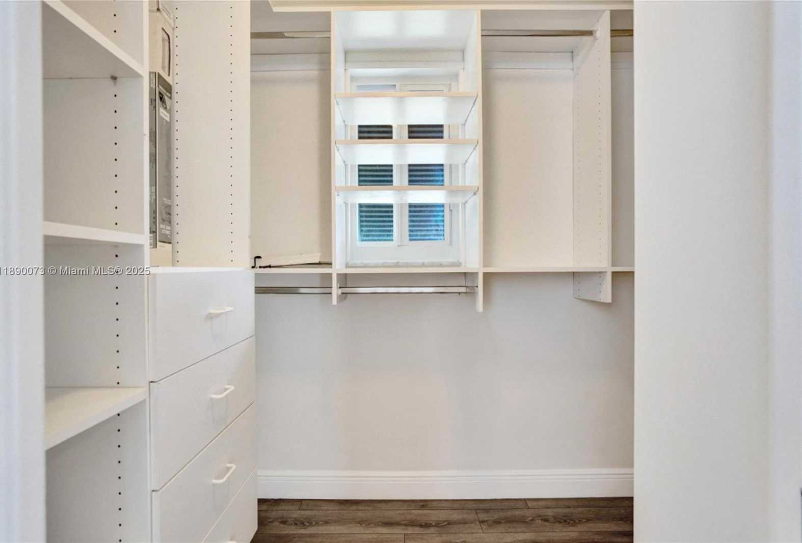 Small Image of 300 WEST CHAMINADE DR, Hollywood Number 36
