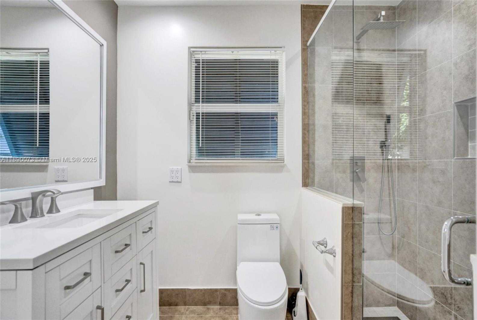 Small Image of 300 WEST CHAMINADE DR, Hollywood Number 37