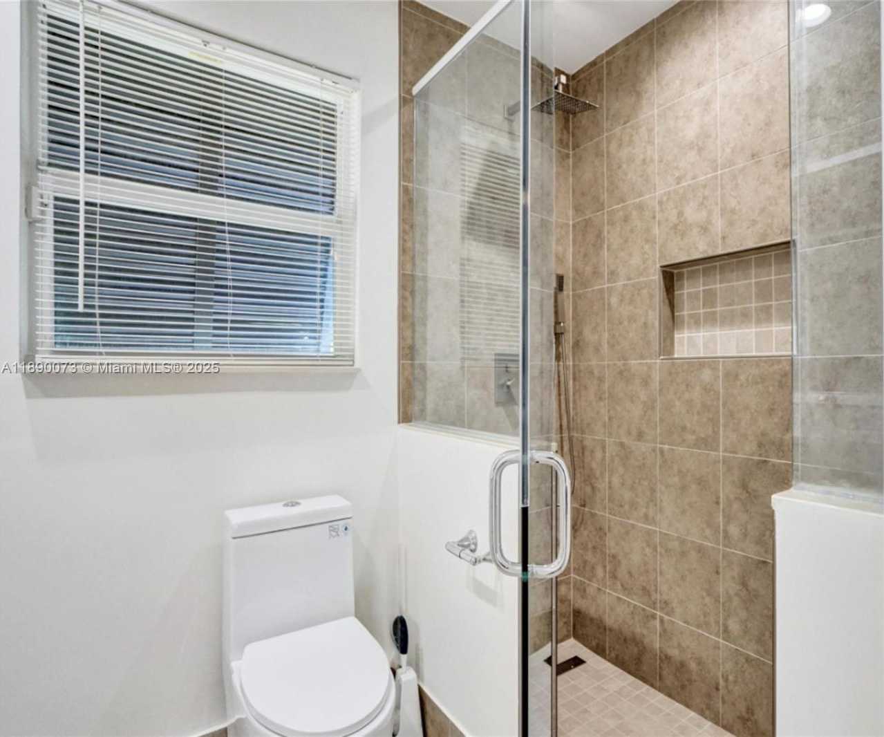 Small Image of 300 WEST CHAMINADE DR, Hollywood Number 38