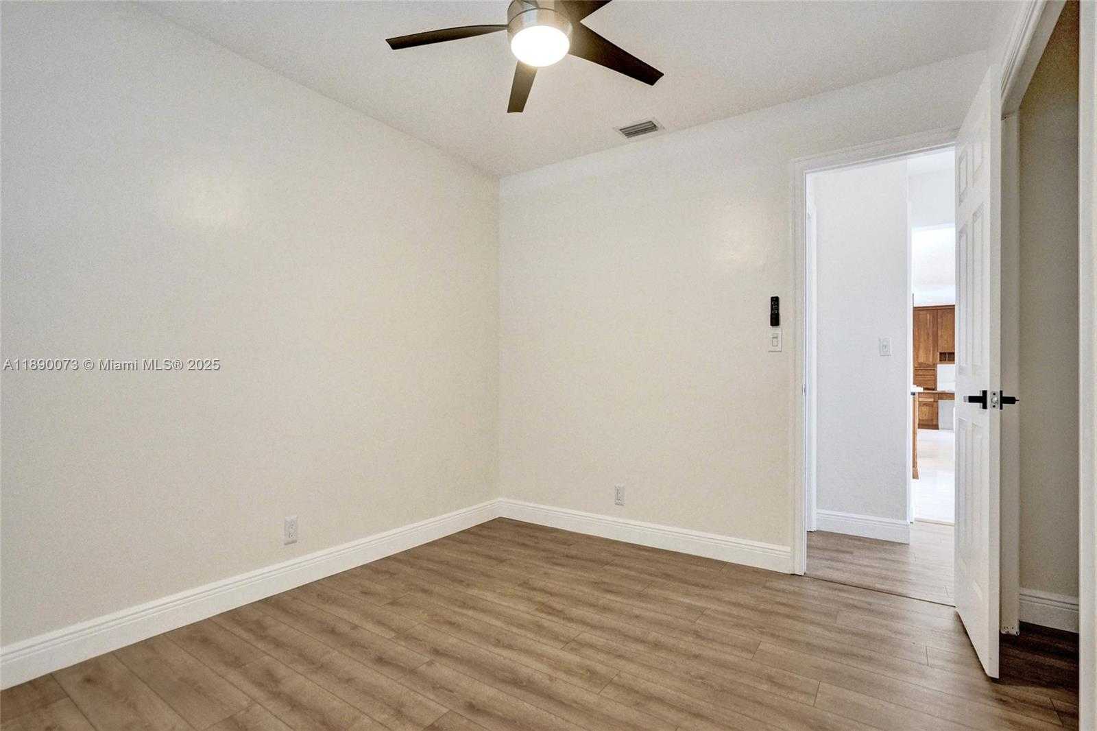 Small Image of 300 WEST CHAMINADE DR, Hollywood Number 39