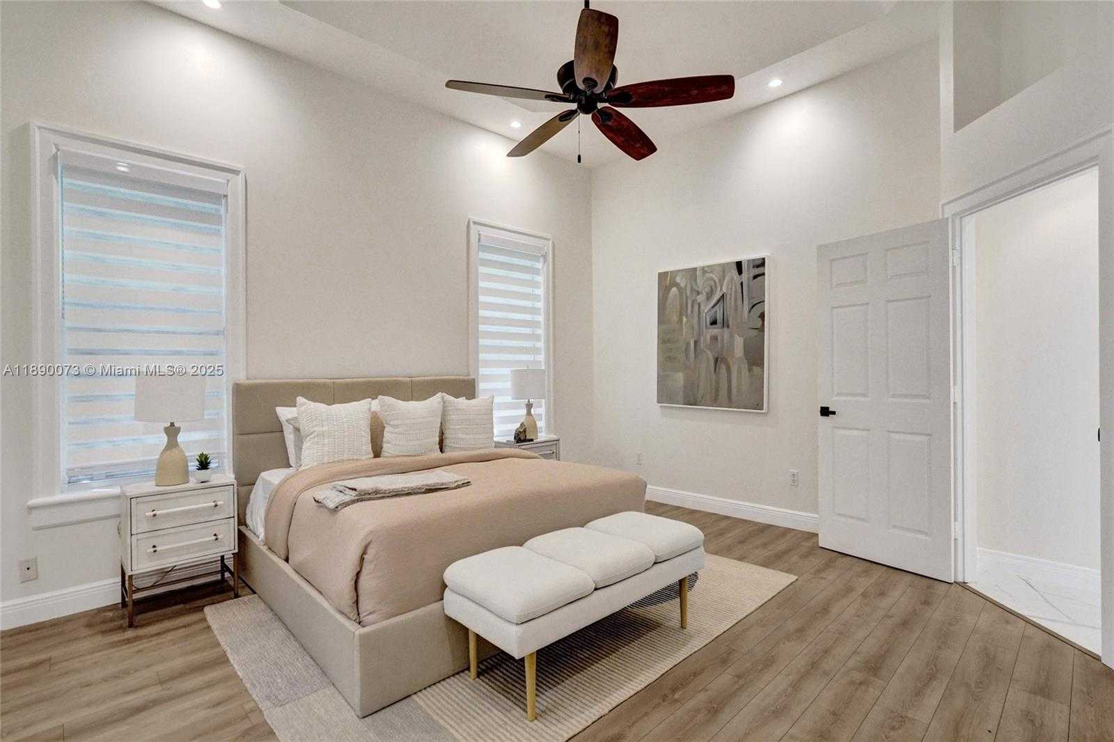 Small Image of 300 WEST CHAMINADE DR, Hollywood Number 43