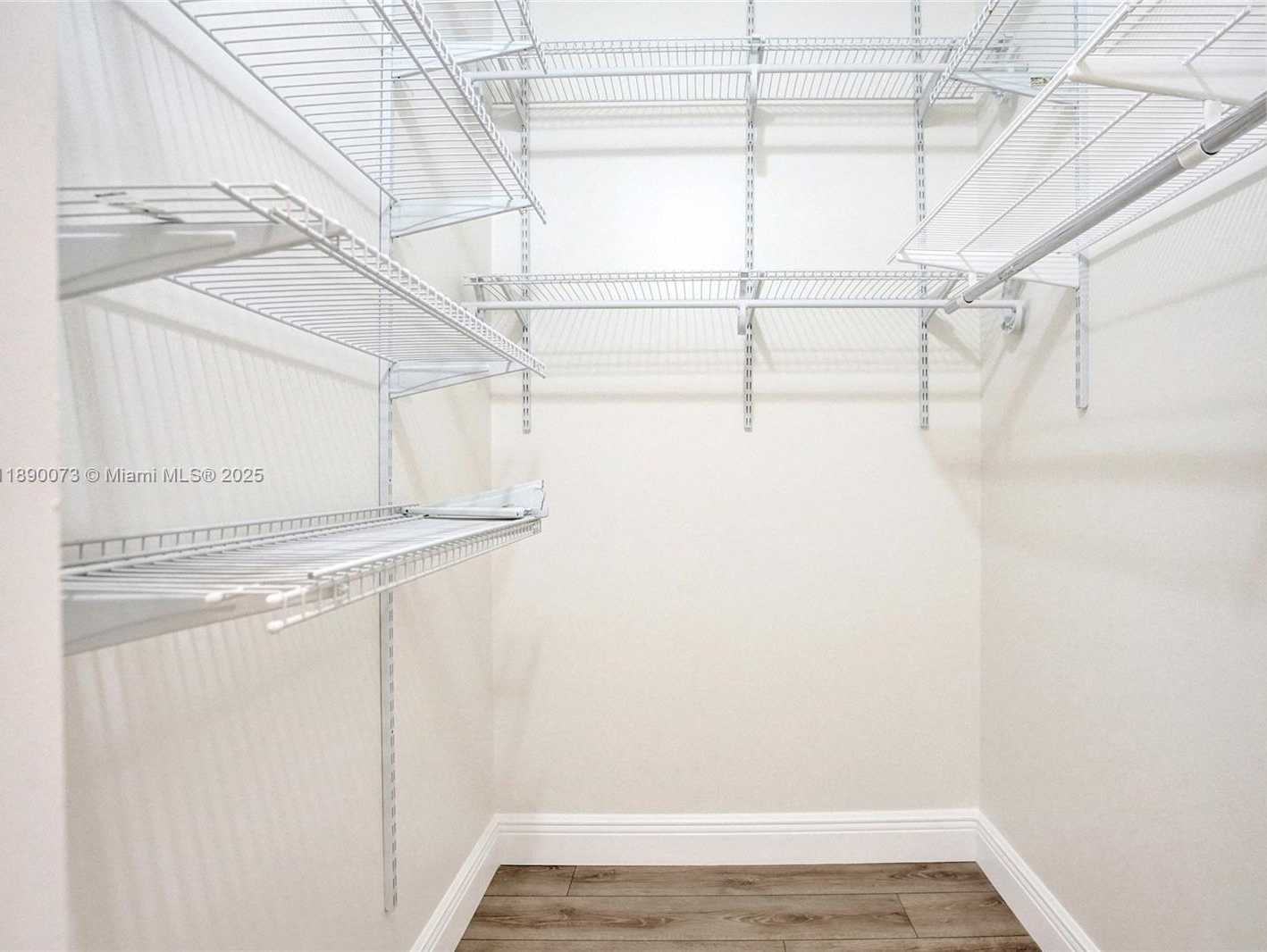 Small Image of 300 WEST CHAMINADE DR, Hollywood Number 45