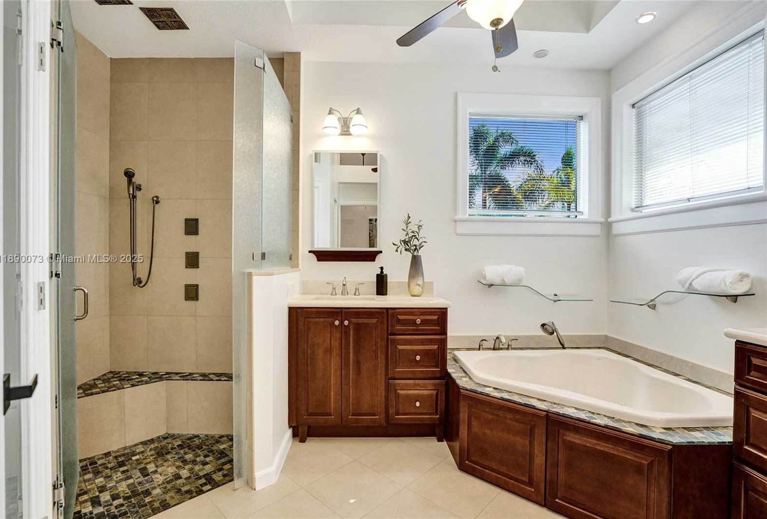 Small Image of 300 WEST CHAMINADE DR, Hollywood Number 47