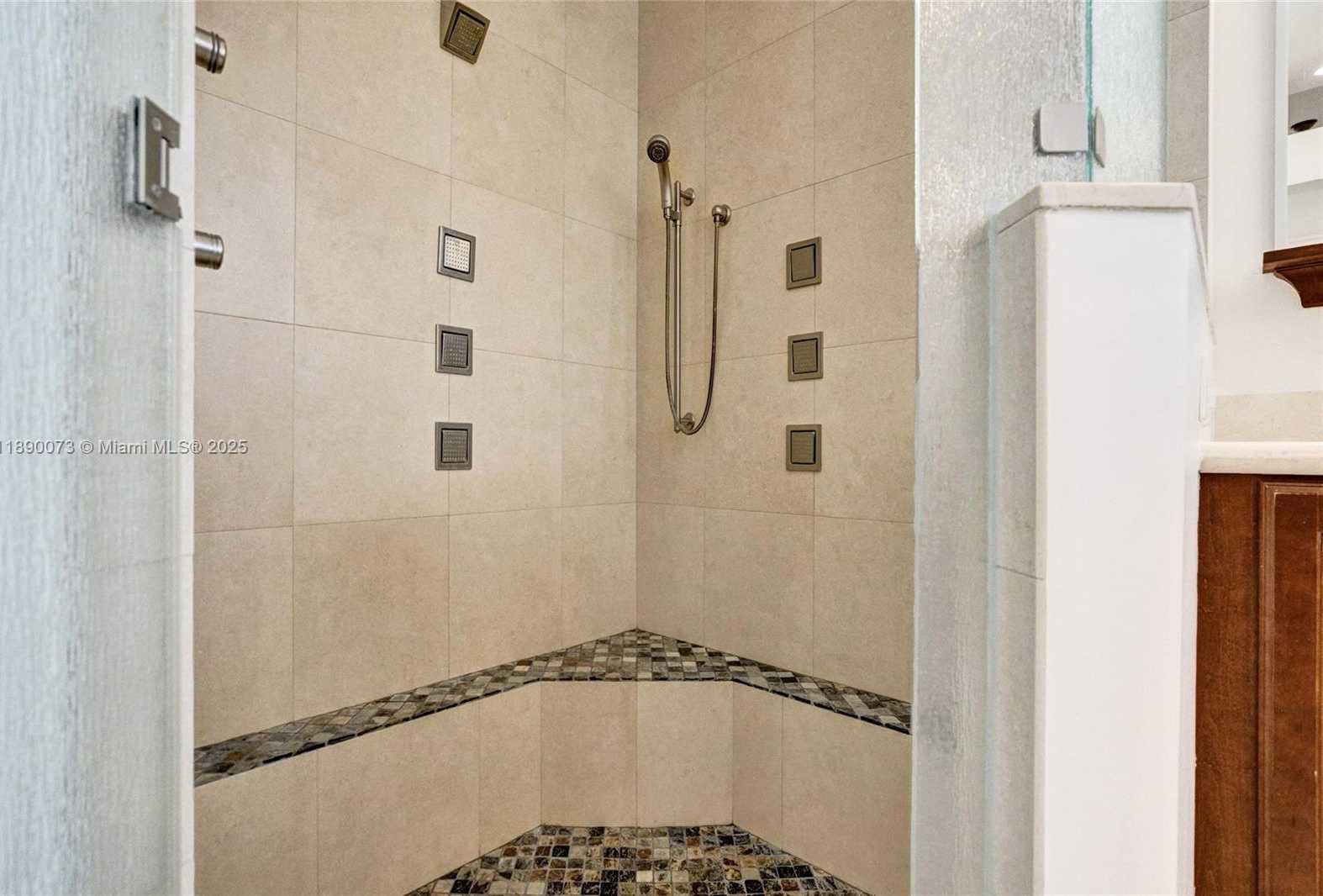 Small Image of 300 WEST CHAMINADE DR, Hollywood Number 49