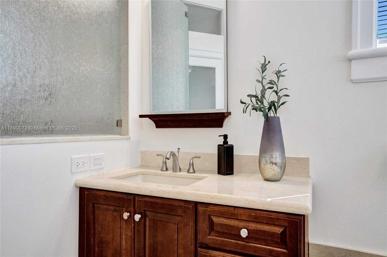 Small Image of 300 WEST CHAMINADE DR, Hollywood Number 50