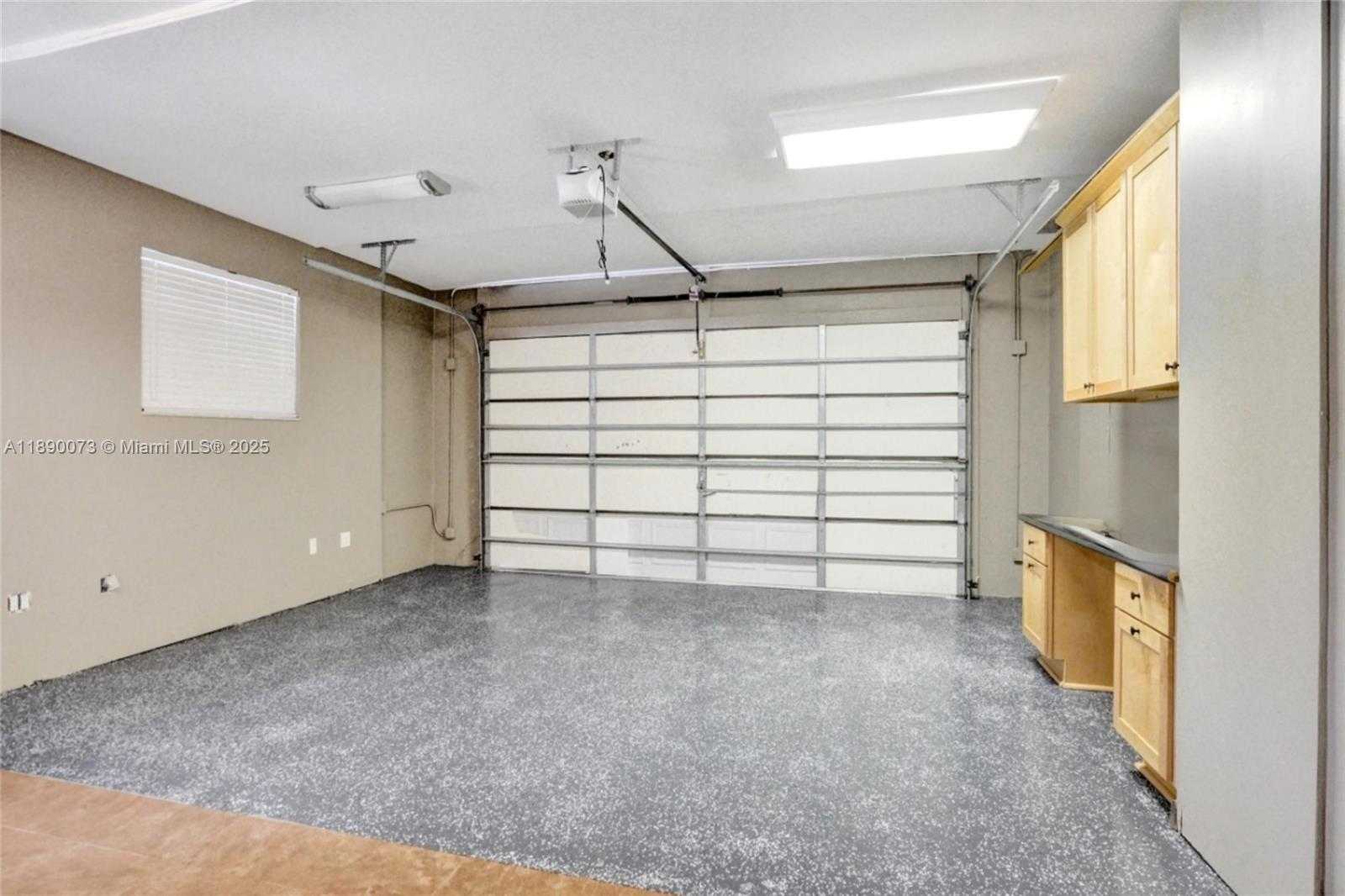 Small Image of 300 WEST CHAMINADE DR, Hollywood Number 53