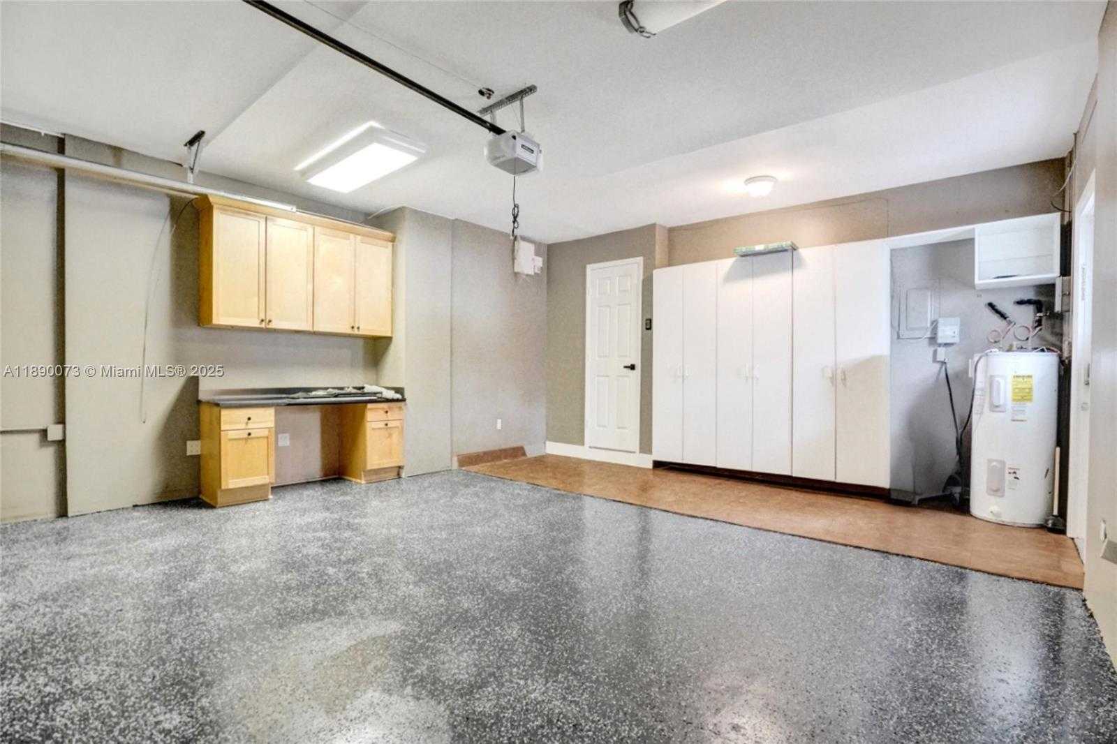Small Image of 300 WEST CHAMINADE DR, Hollywood Number 54