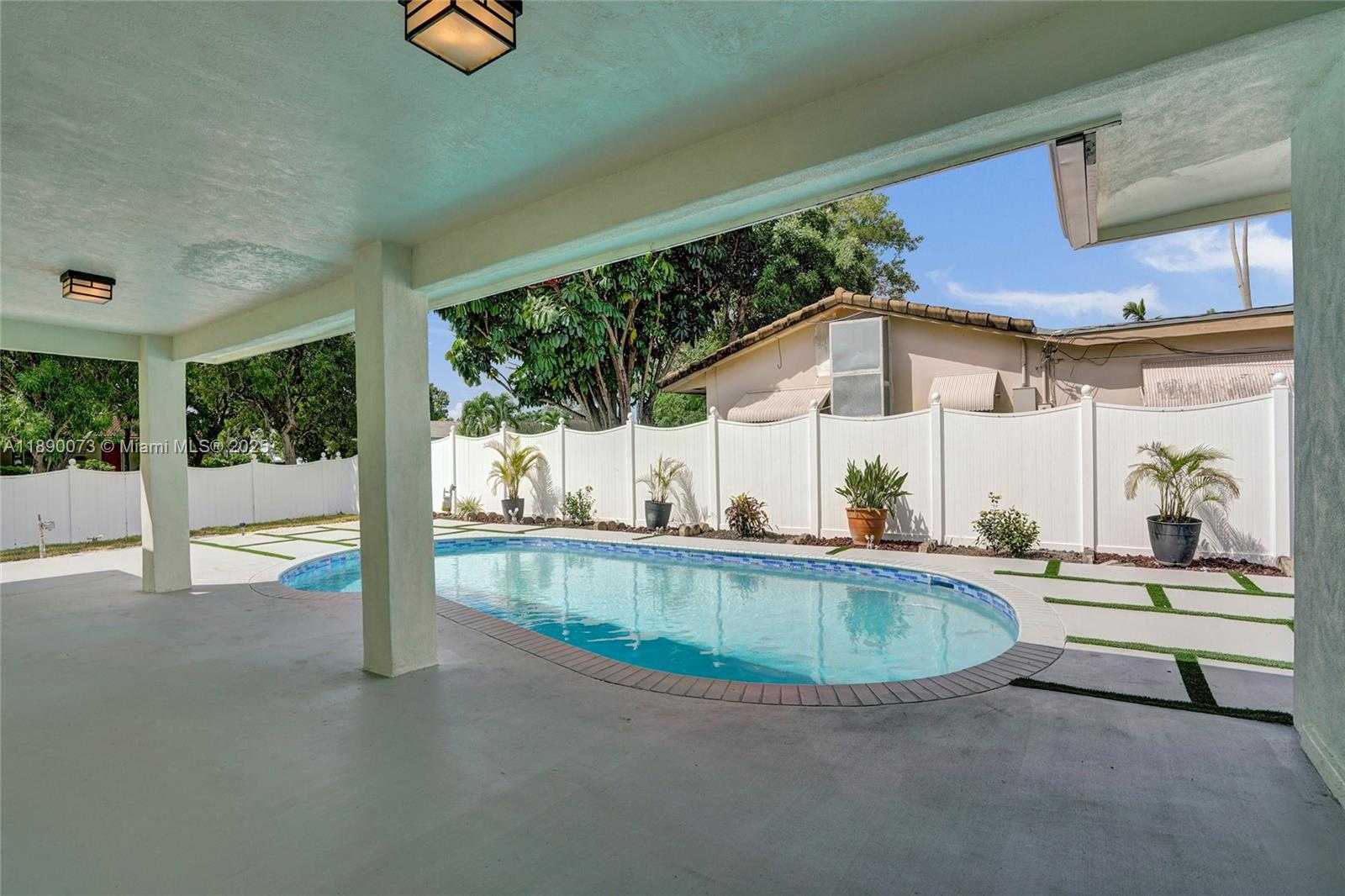 Small Image of 300 WEST CHAMINADE DR, Hollywood Number 55