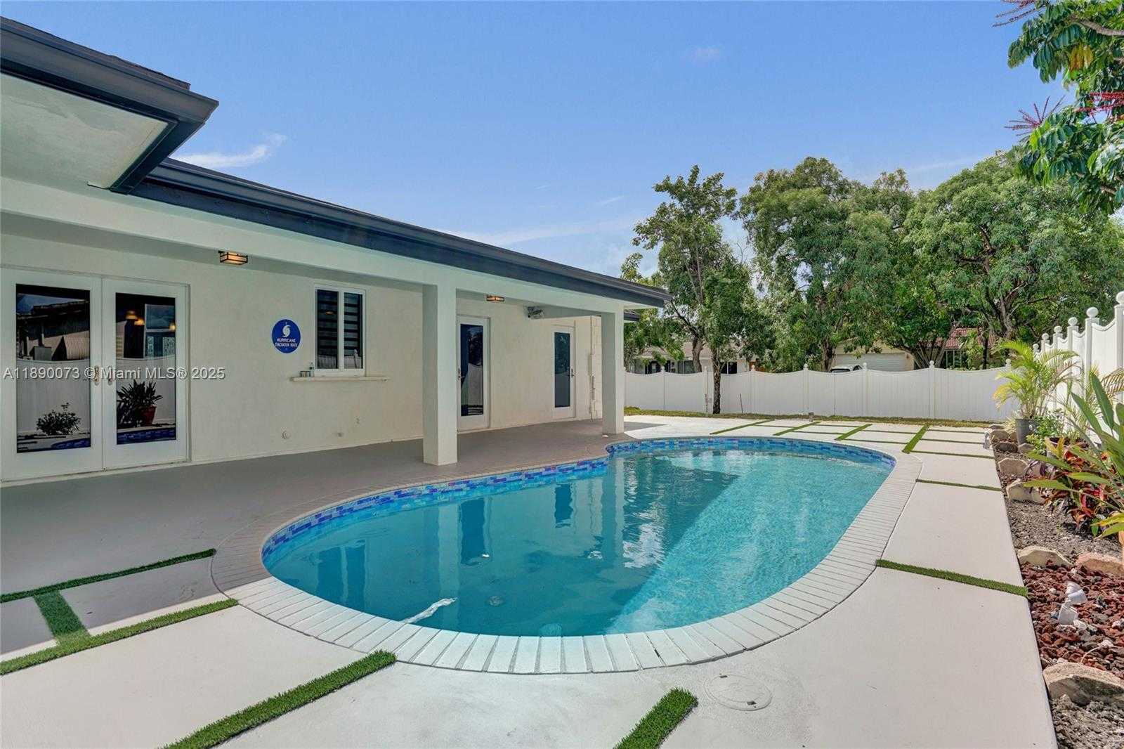 Small Image of 300 WEST CHAMINADE DR, Hollywood Number 57