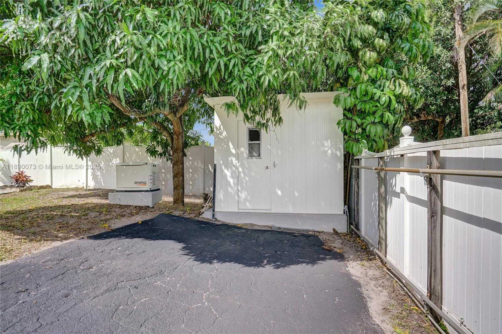 Small Image of 300 WEST CHAMINADE DR, Hollywood Number 65