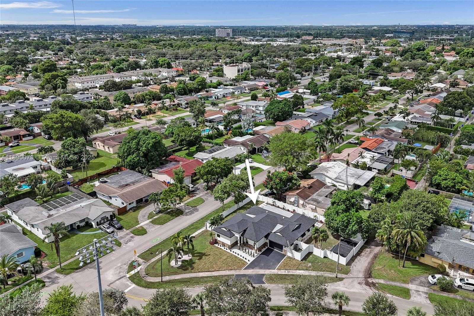 Small Image of 300 WEST CHAMINADE DR, Hollywood Number 75