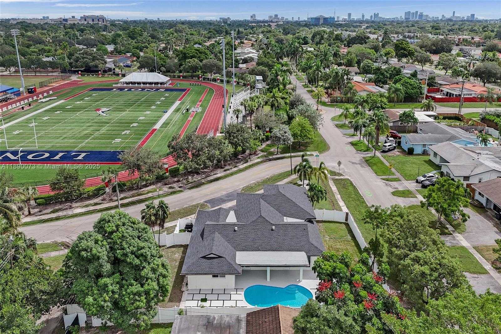 Small Image of 300 WEST CHAMINADE DR, Hollywood Number 76