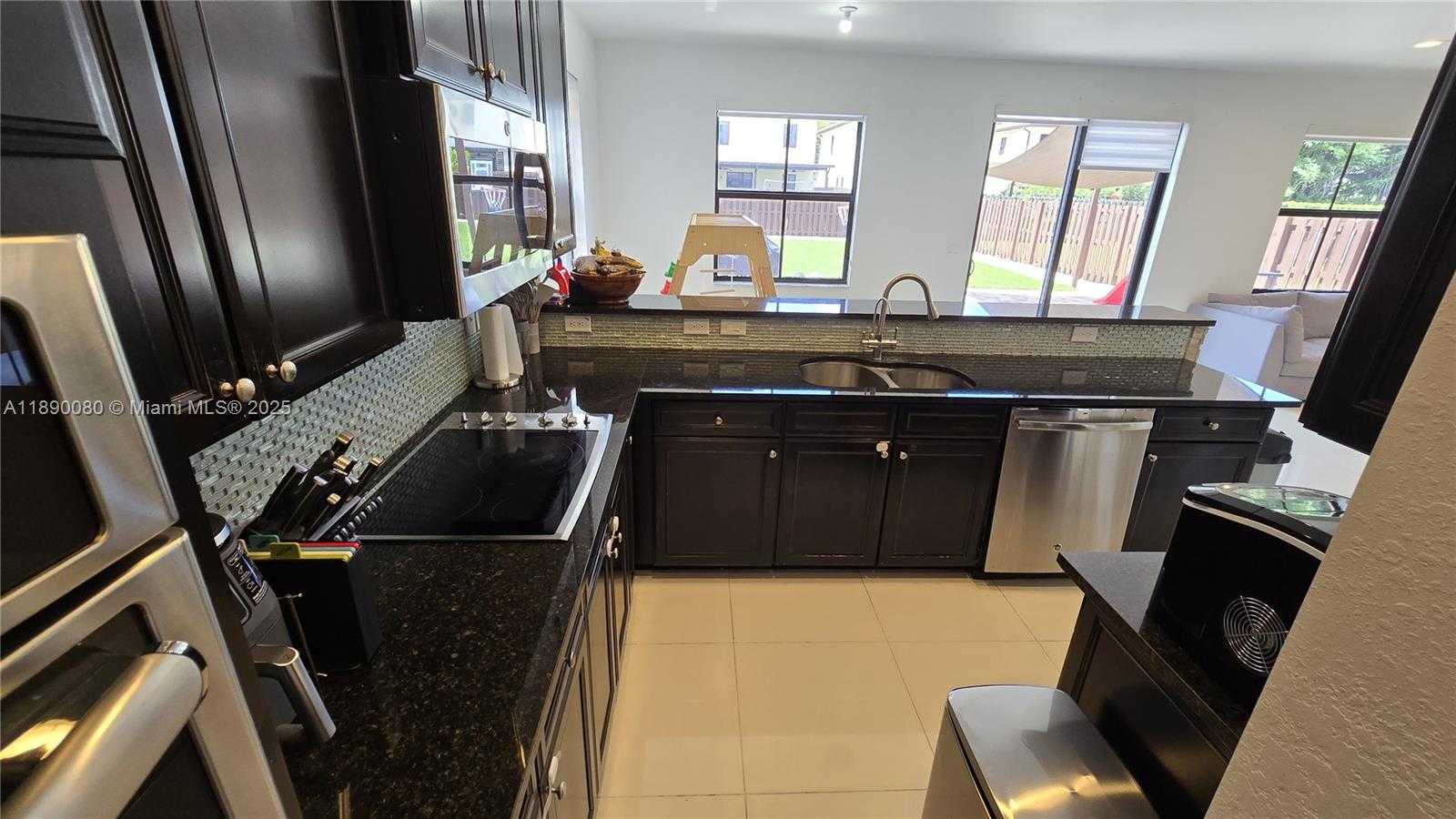 Small Image of Doral Number 10