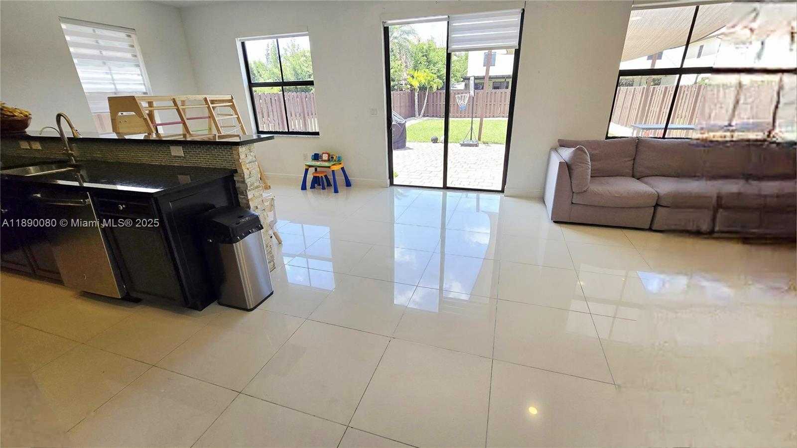 Small Image of Doral Number 14