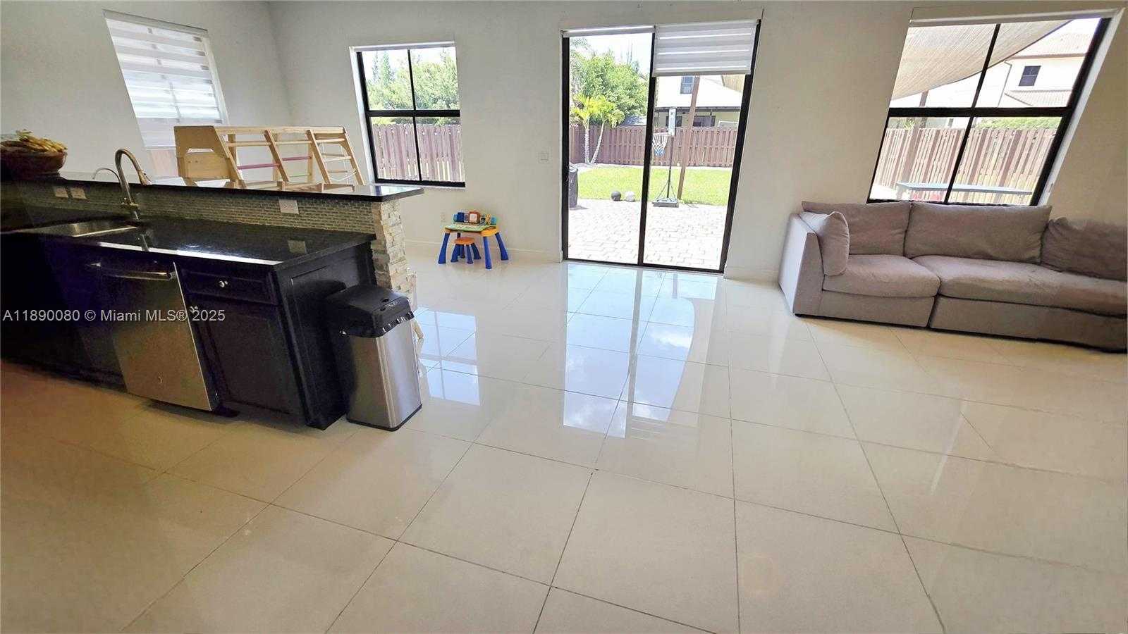 Small Image of Doral Number 15