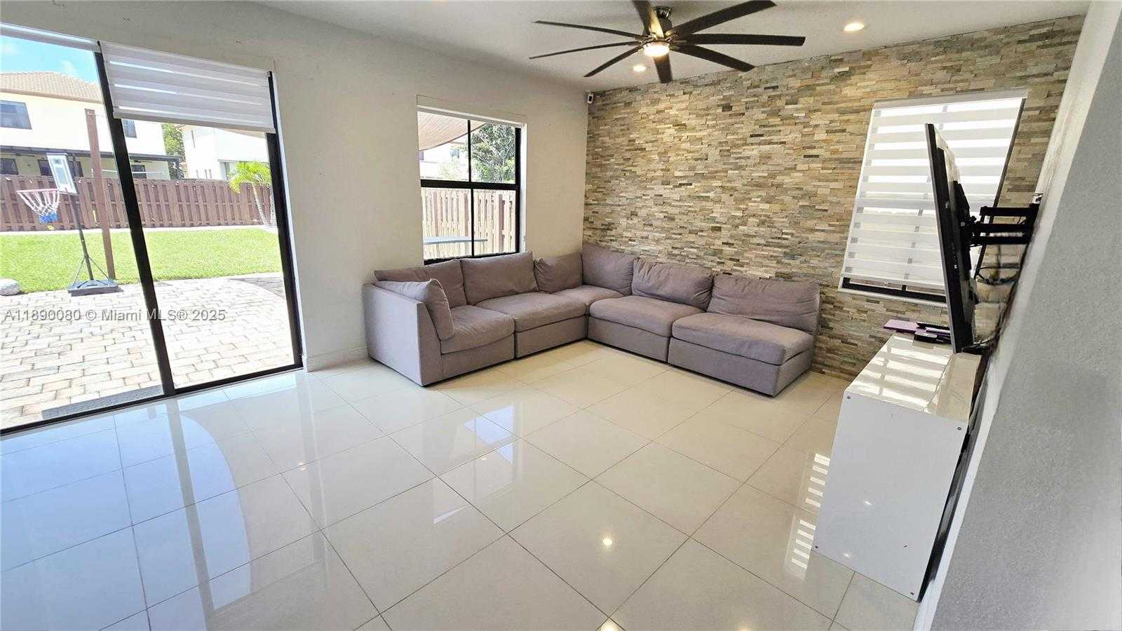 Small Image of Doral Number 18