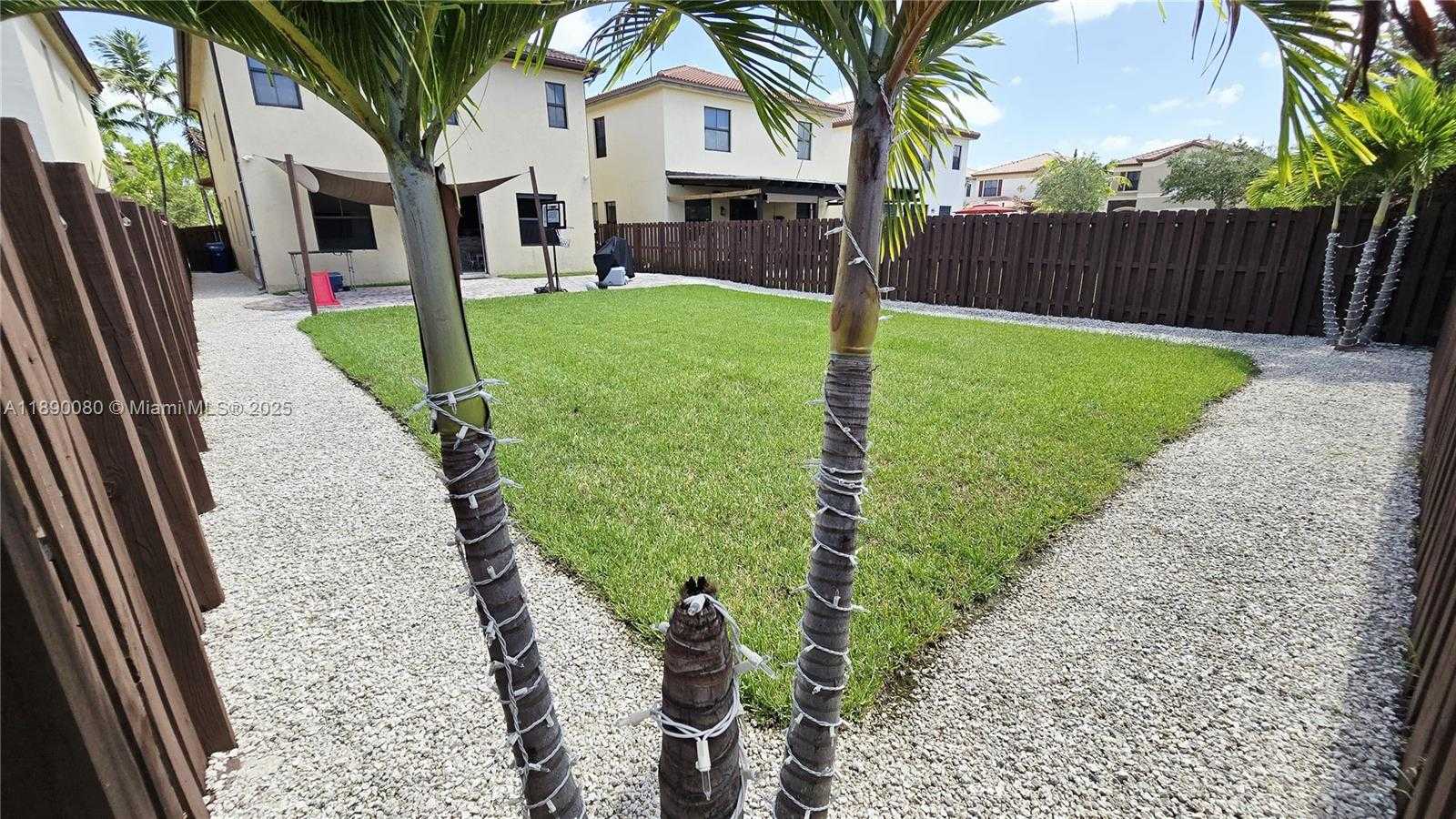 Small Image of Doral Number 32