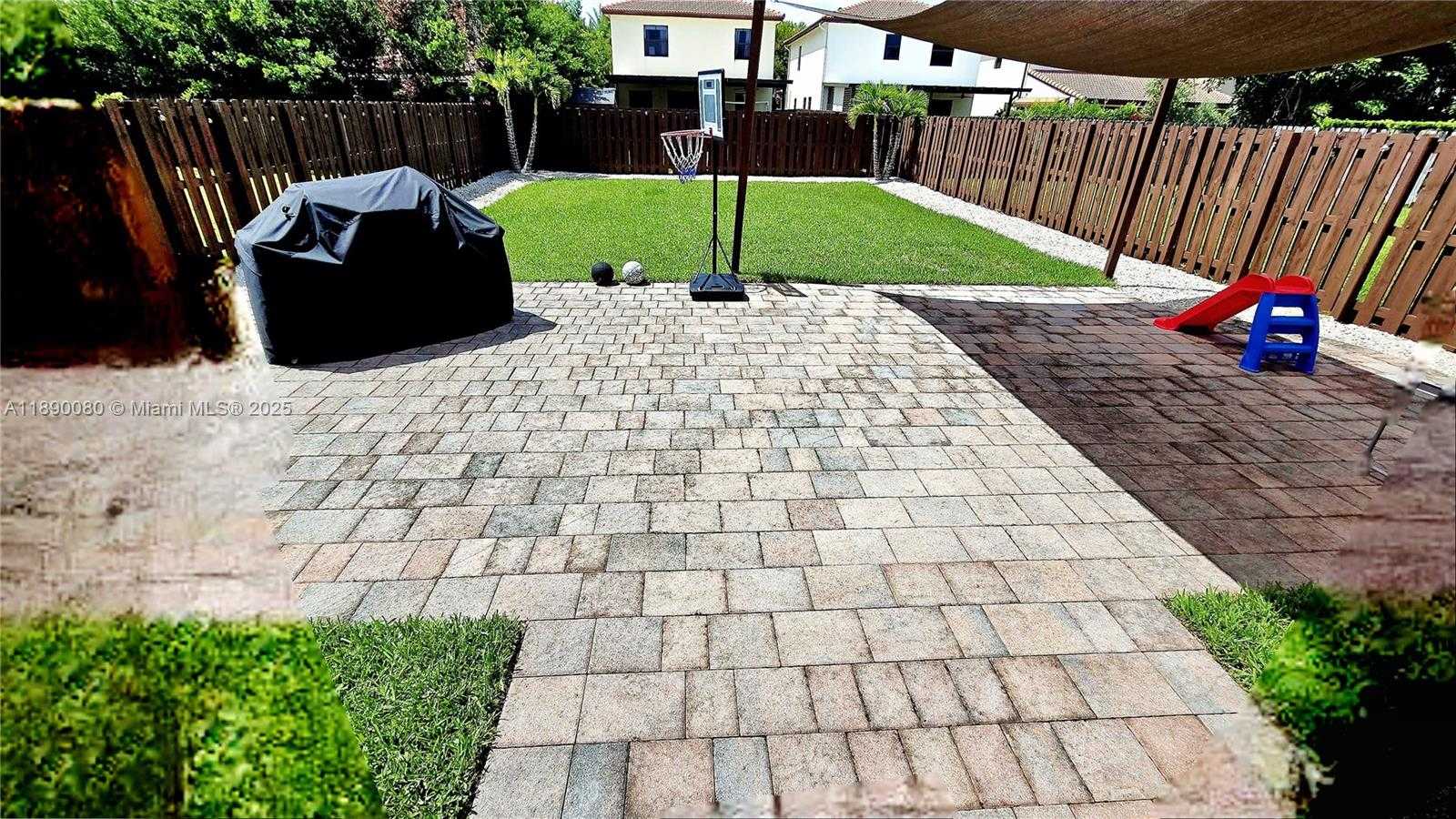 Small Image of Doral Number 33