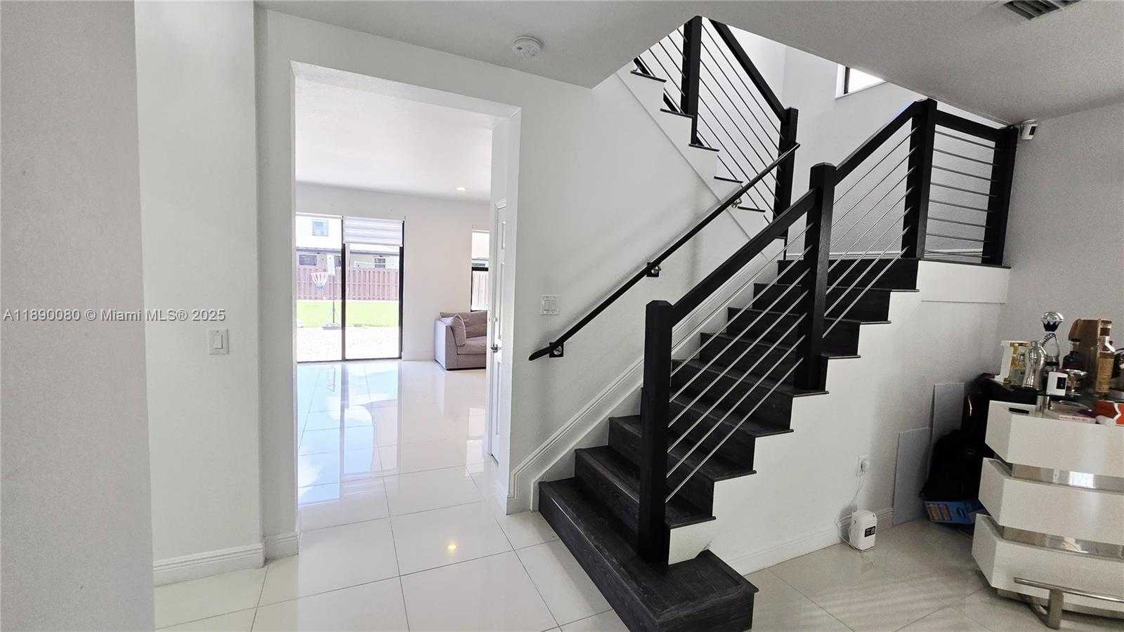 Small Image of Doral Number 42