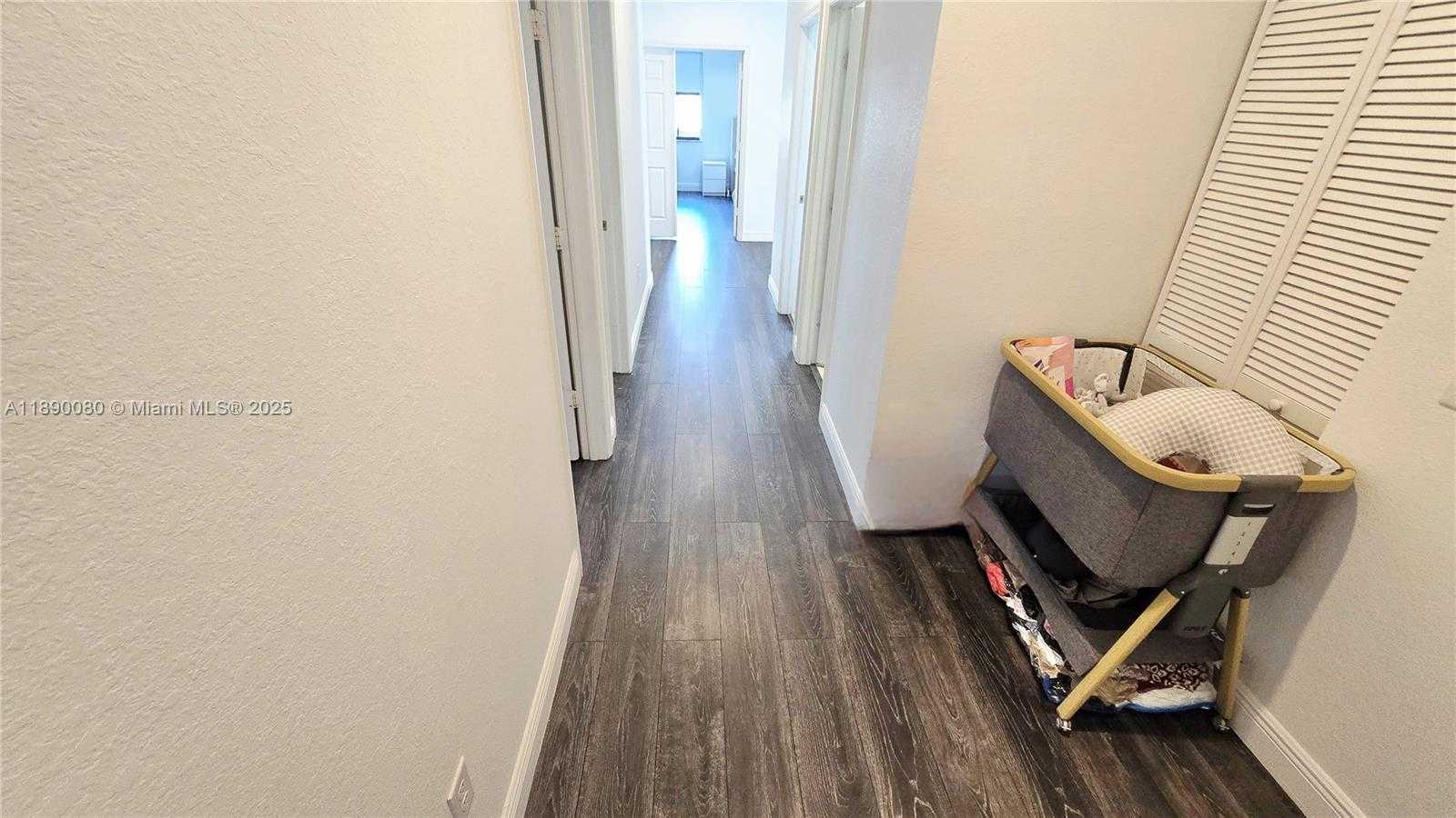 Small Image of Doral Number 47