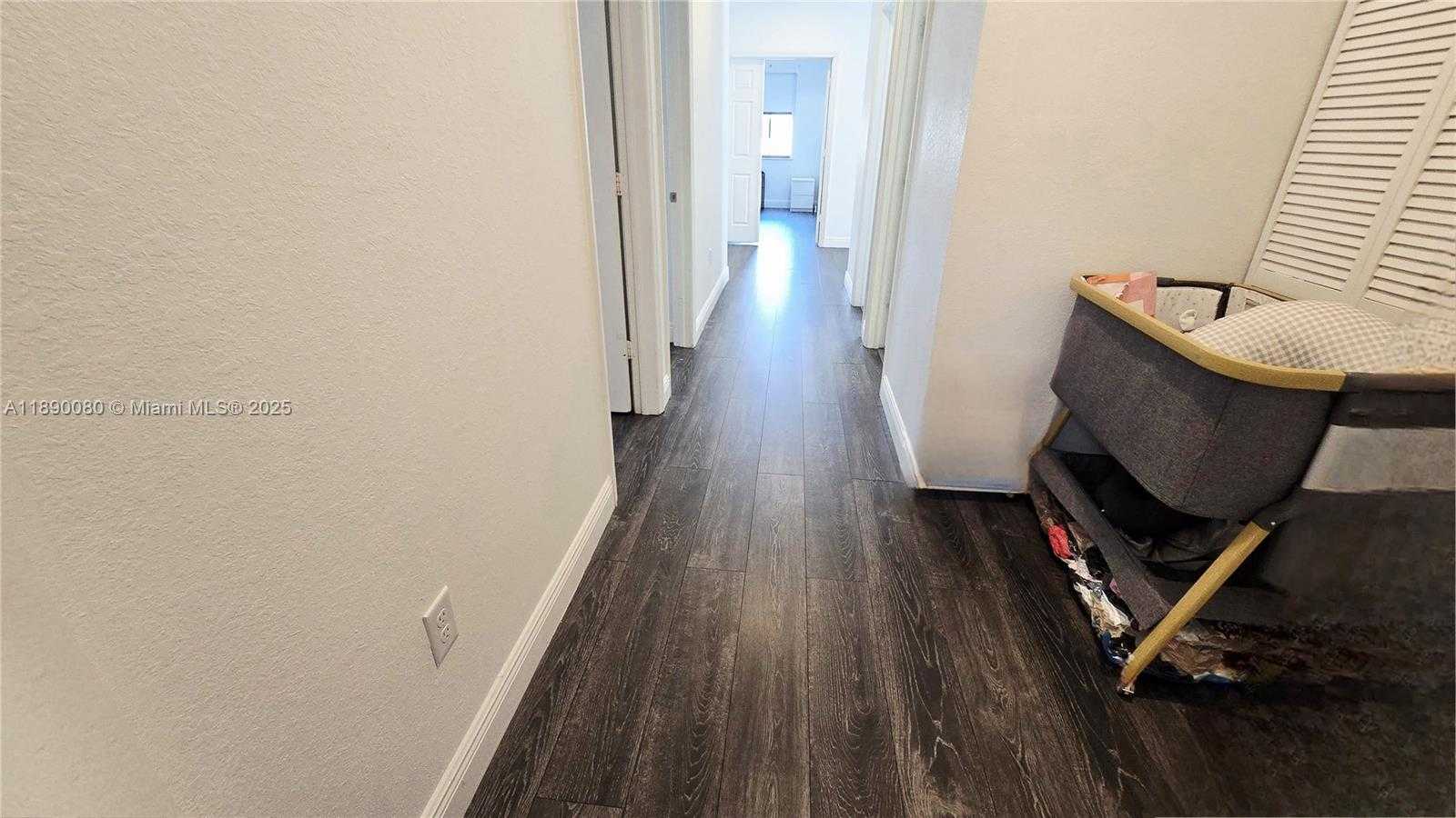 Small Image of Doral Number 48