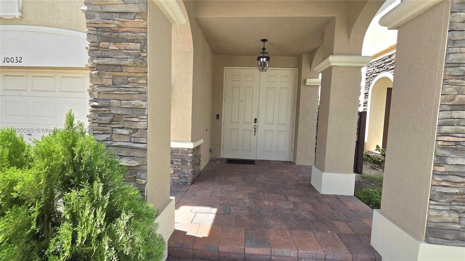 Small Image of Doral Number 5