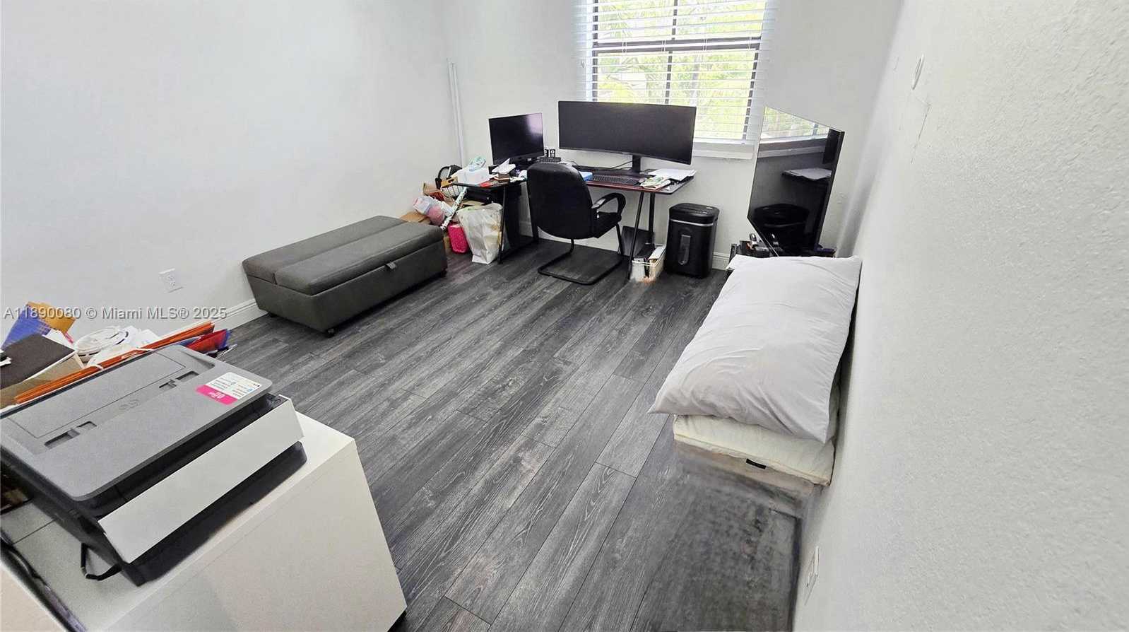 Small Image of Doral Number 50