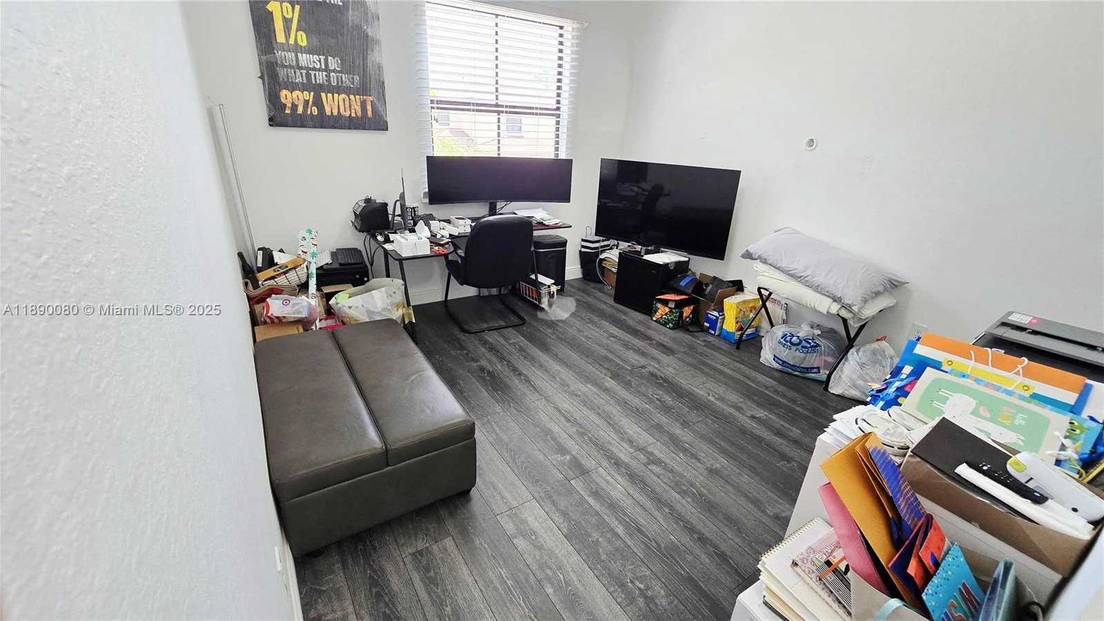 Small Image of Doral Number 51