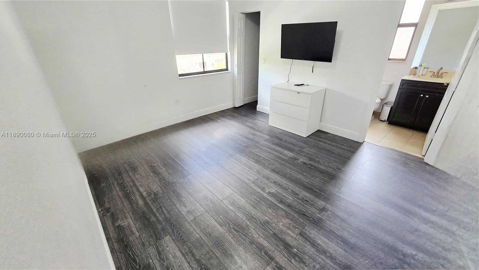 Small Image of Doral Number 54